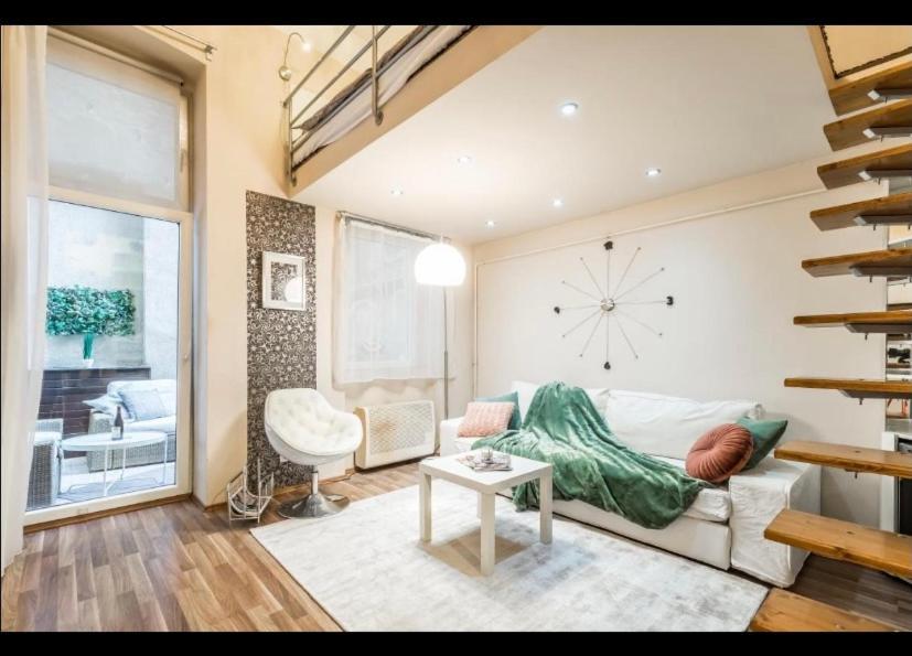 Center Studio With Sauna And Patio Apartment