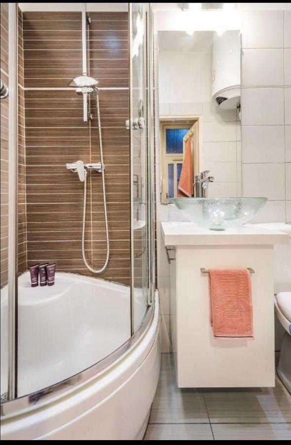 Apartment Center Studio With Sauna And Patio *